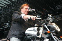 Жерар Депардье решил заработать на мотоциклах Yamaha