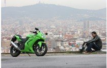 Kawasaki представила в Барселоне спортивный мотоцикл Ninja 250 R 2008